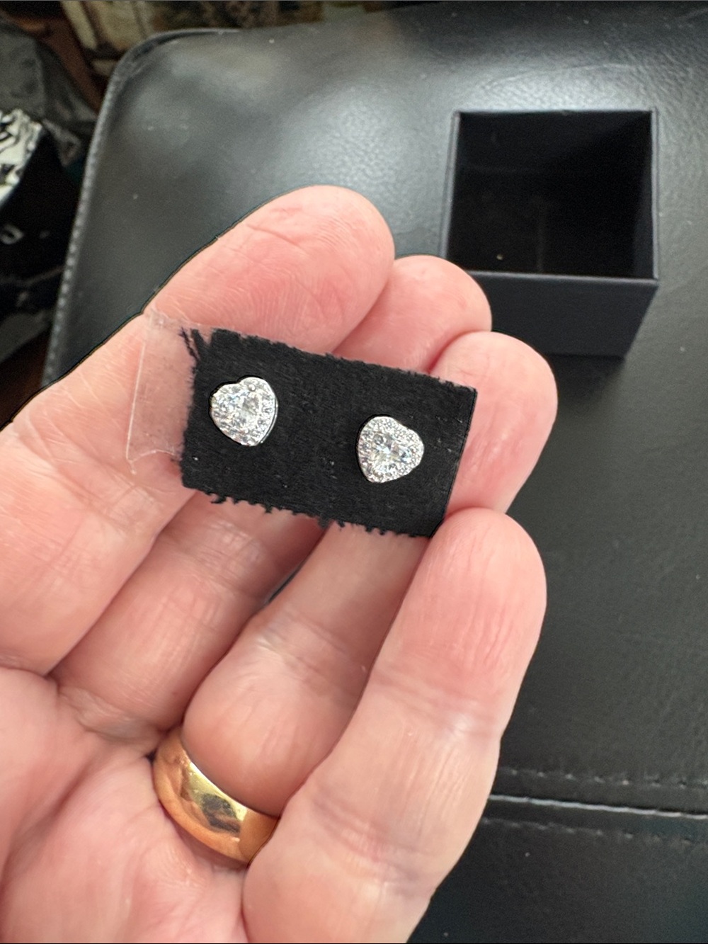 925 Sterling Silver Classic Heart-Shaped Cubic Zirconia Stud Earrings